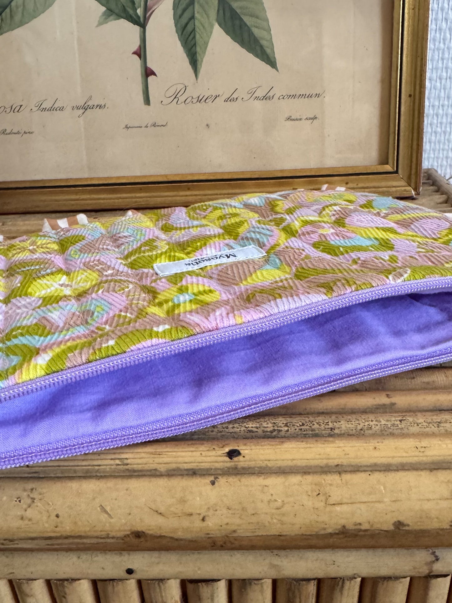 Trousse plate matelassée froufrou colorée 70s