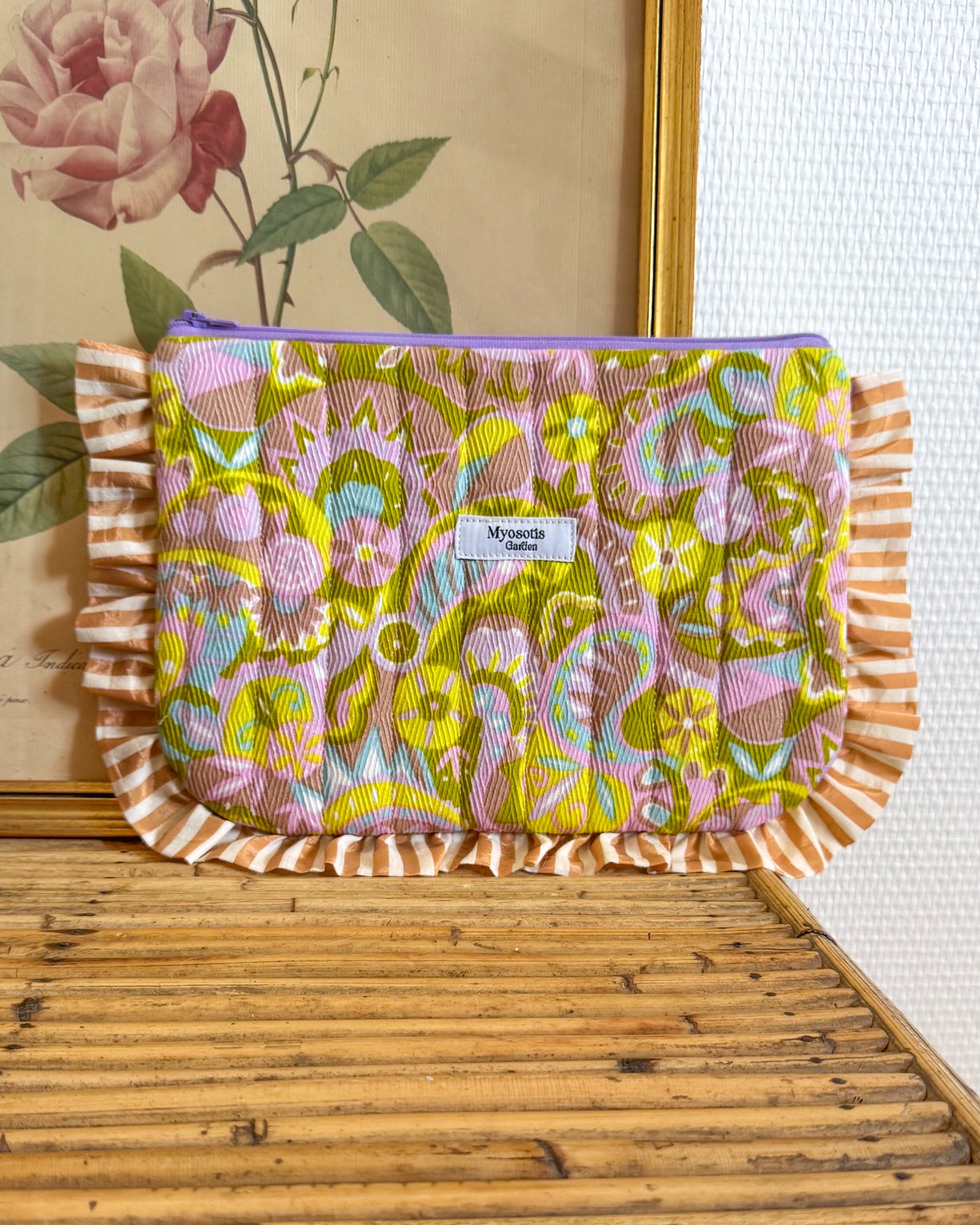 Trousse plate matelassée froufrou colorée 70s