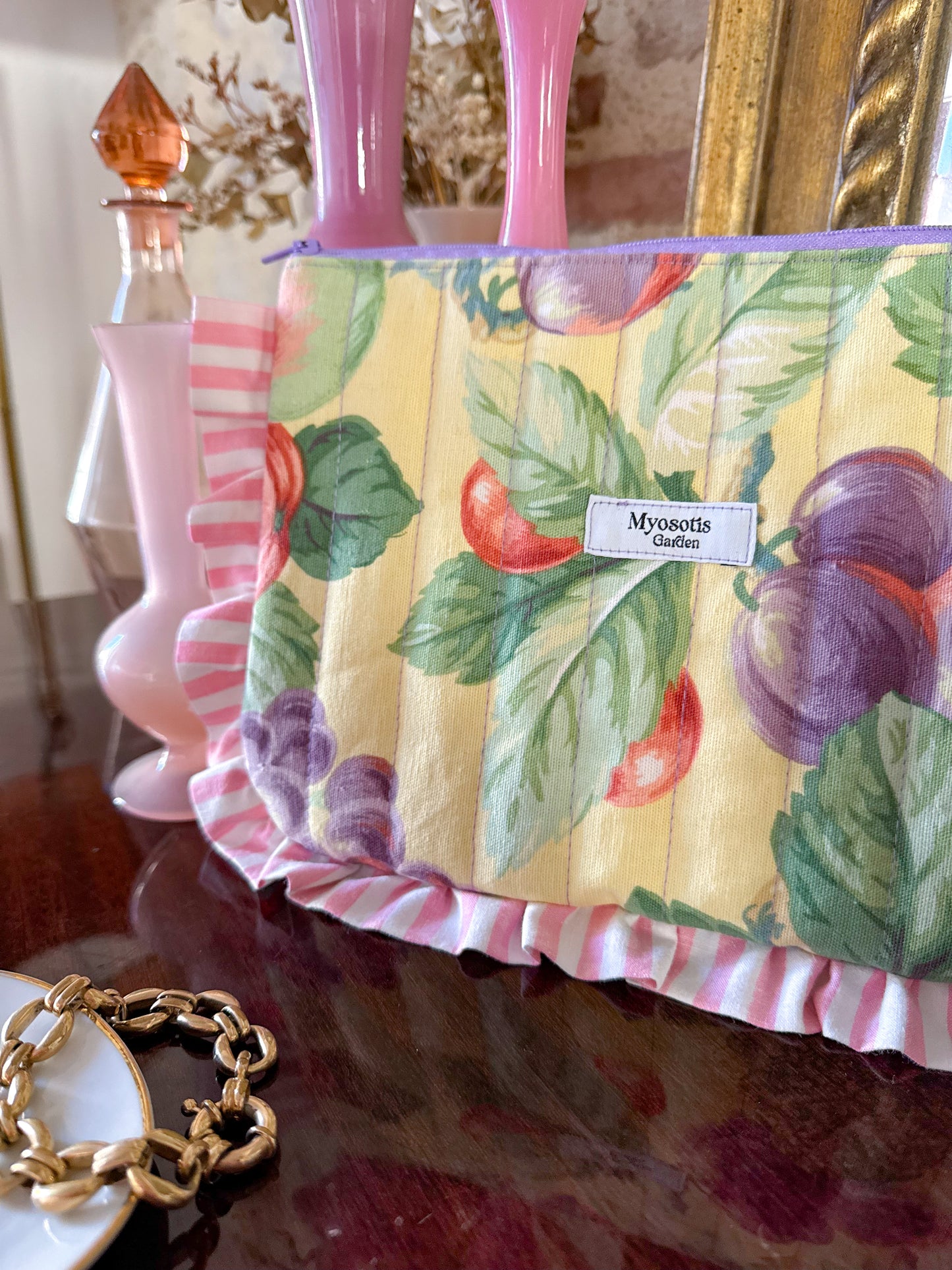 Trousse plate matelassée froufrou fruitée