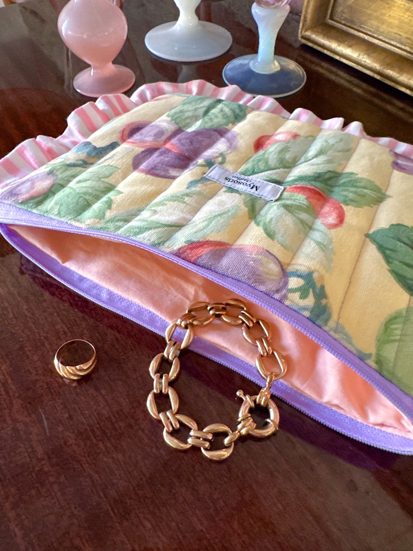 Trousse plate matelassée froufrou fruitée