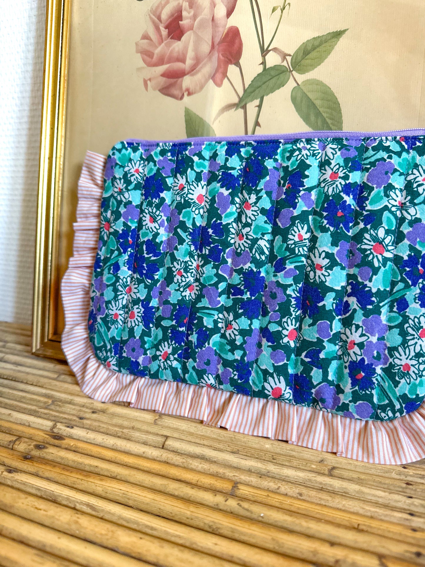 Trousse plate matelassée froufrou fleurie