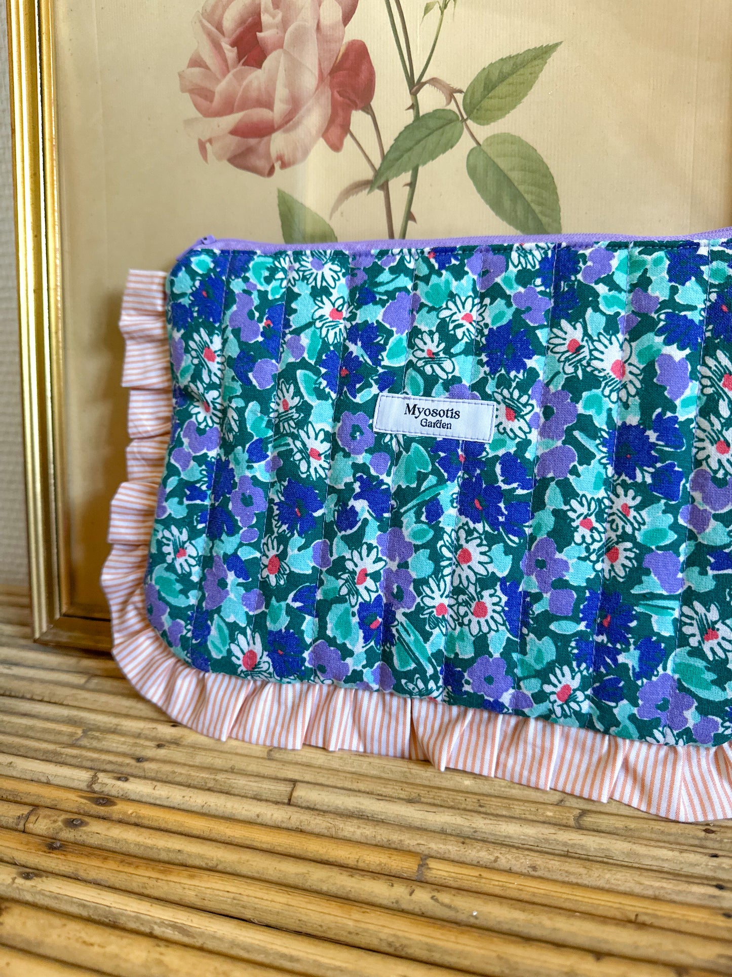 Trousse plate matelassée froufrou fleurie