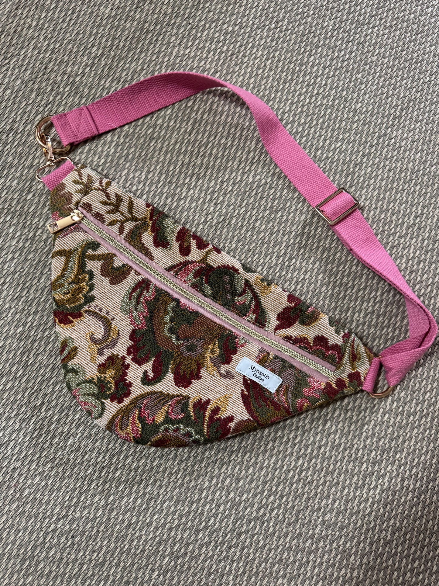 Sac banane tapisserie fleurie