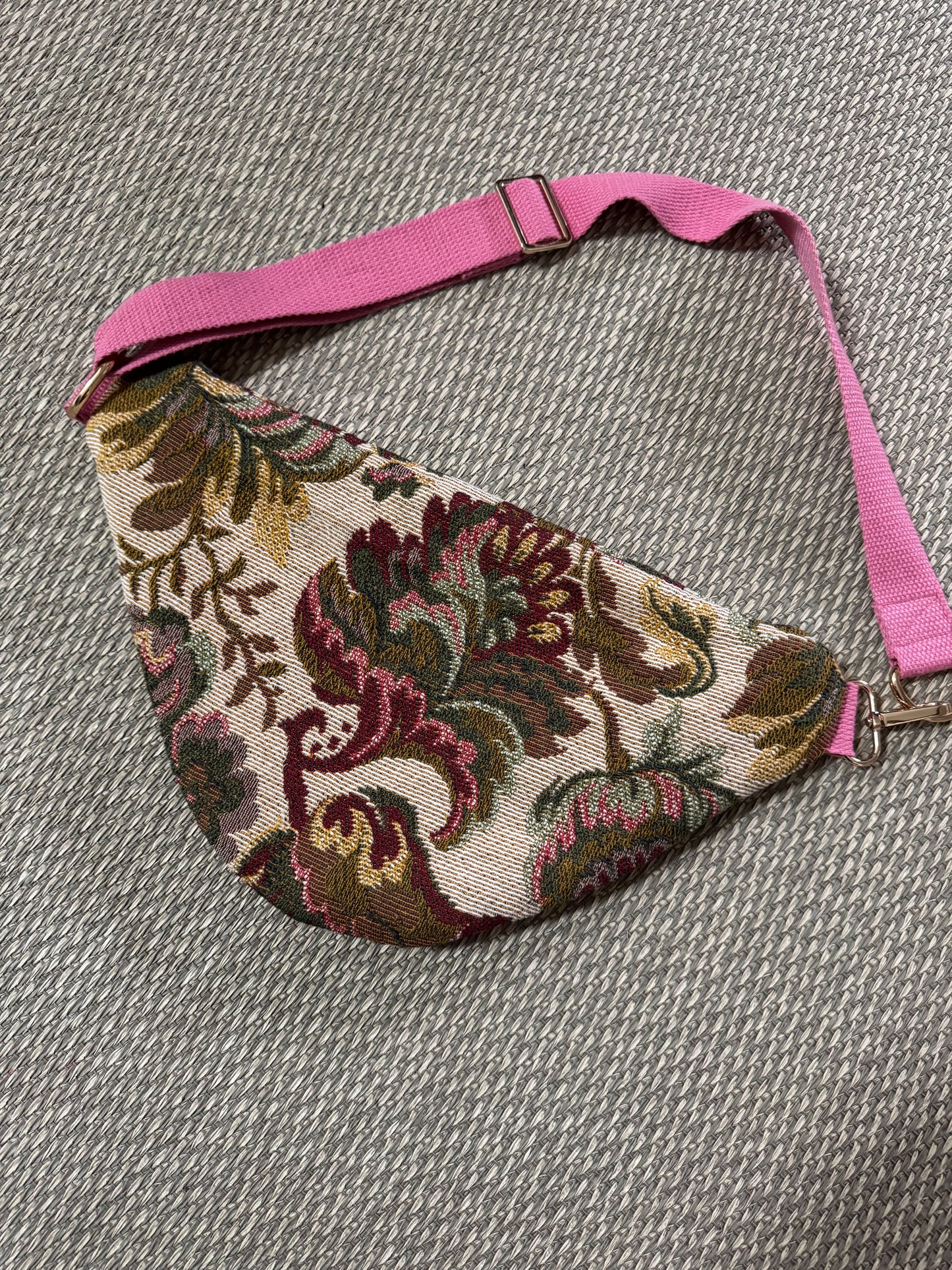 Sac banane tapisserie fleurie