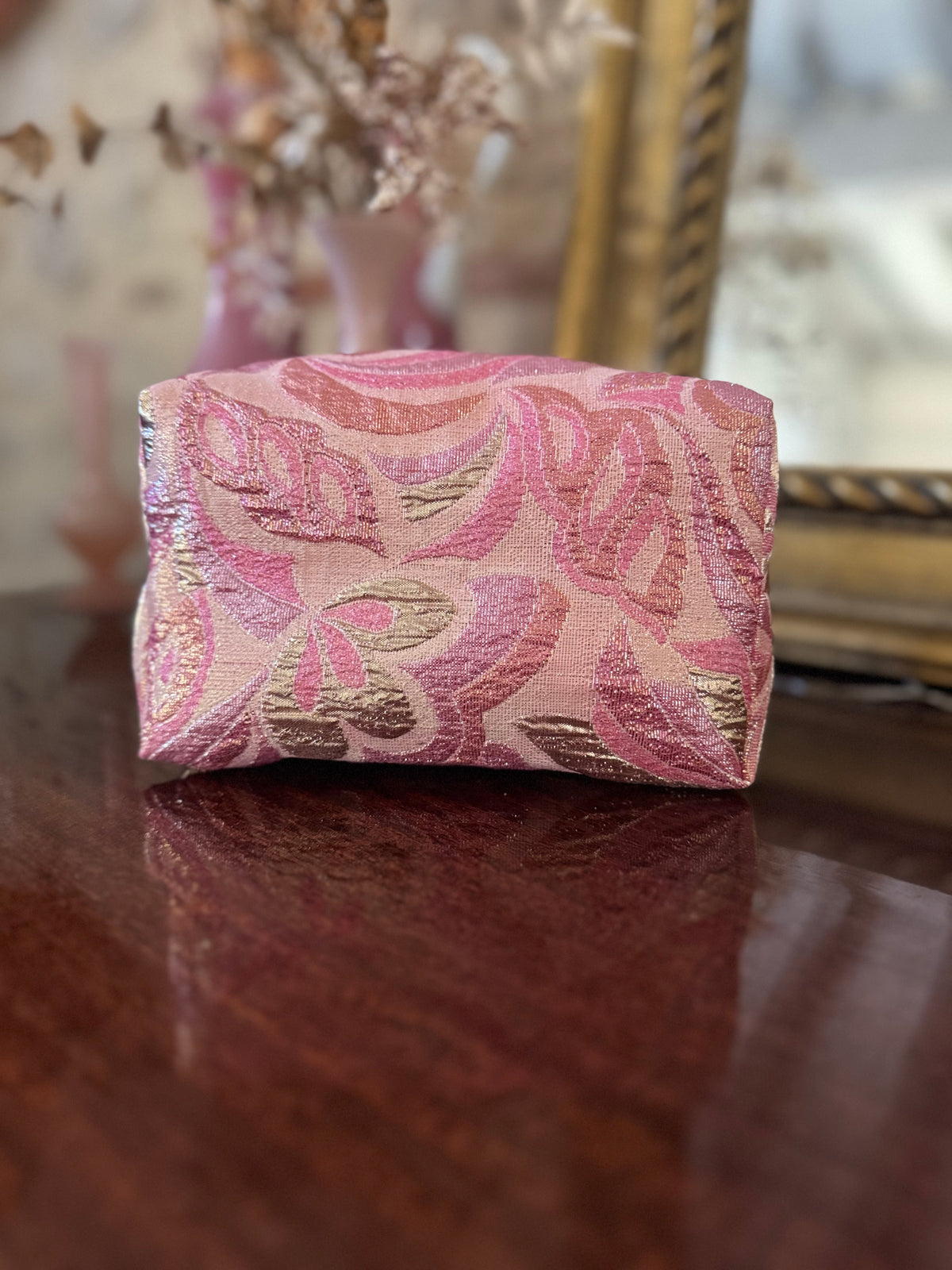 Trousse de toilette 60's fleurs roses et or