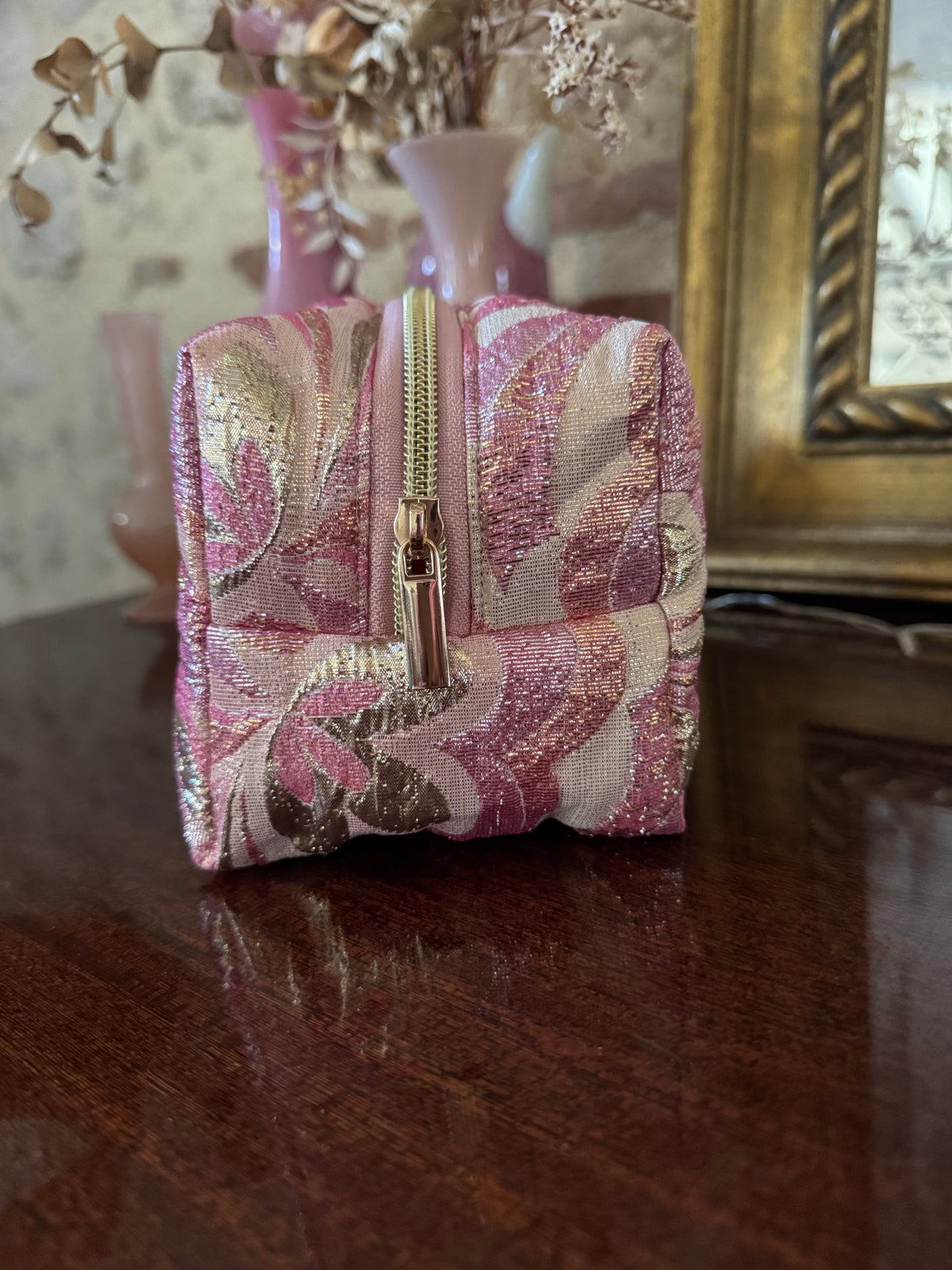 Trousse de toilette 60's fleurs roses et or