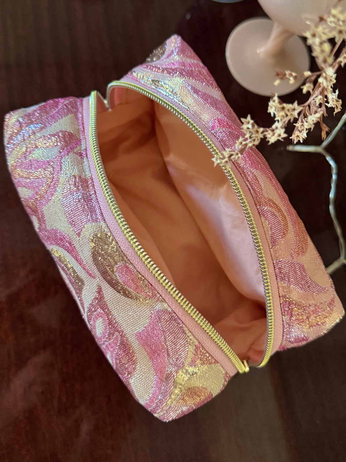 Trousse de toilette 60's fleurs roses et or