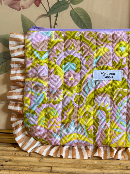 Trousse plate matelassée froufrou colorée 70s